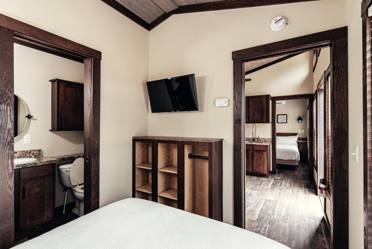 Camp Cedar Hotel Mason Luaran gambar